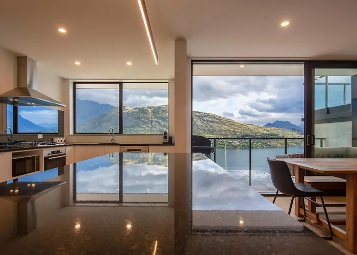 4 Bedroom Home With Elevated Views Of Lake Wakatipu & The Remarkables