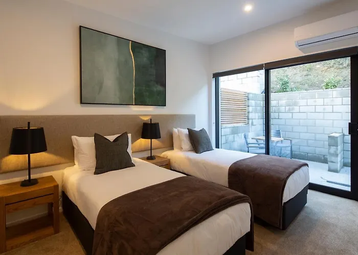 4 Bedroom Home With Elevated Views Of Lake Wakatipu & The Remarkables