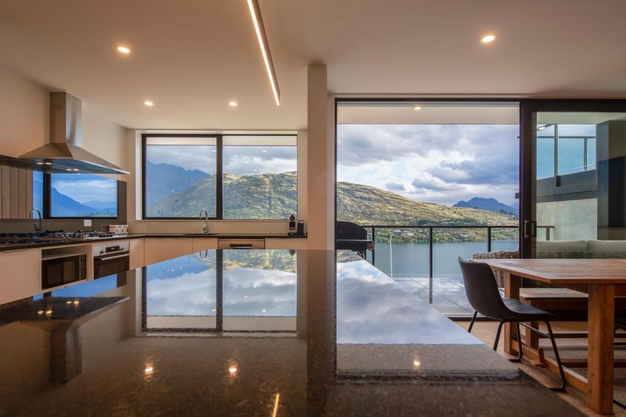 4 Bedroom With Elevated Views Of Wakatipu & The Remarkables Ferienhaus
