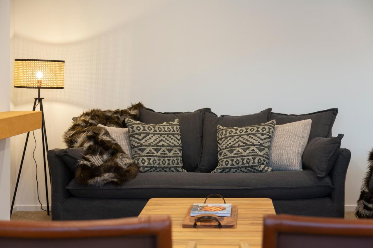 4 Bedroom With Elevated Views Of Wakatipu & The Remarkables Ferienhaus *
