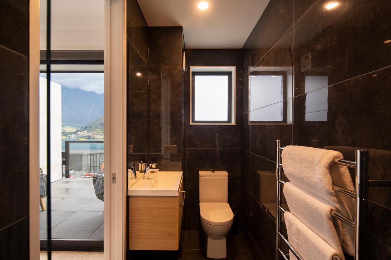 4 Bedroom With Elevated Views Of Wakatipu & The Remarkables Ferienhaus